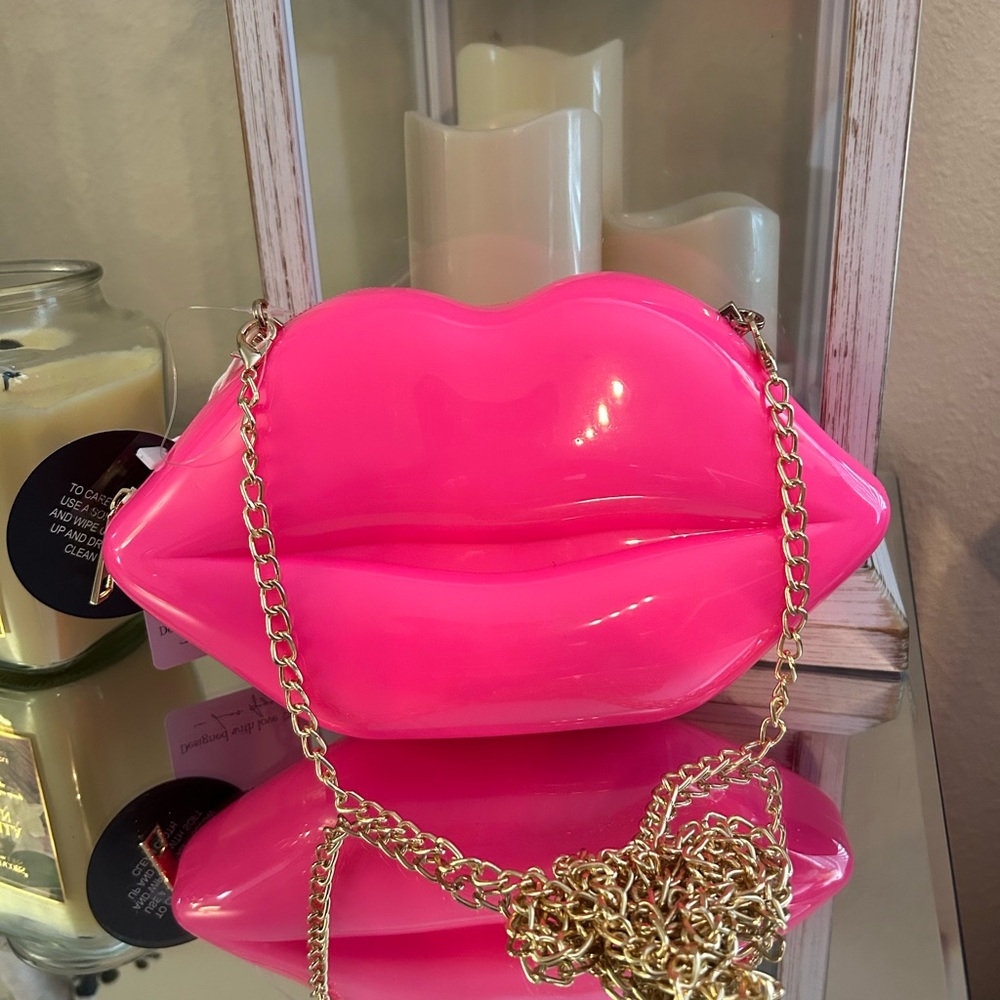 Pink Lip-Shaped Chain Bag